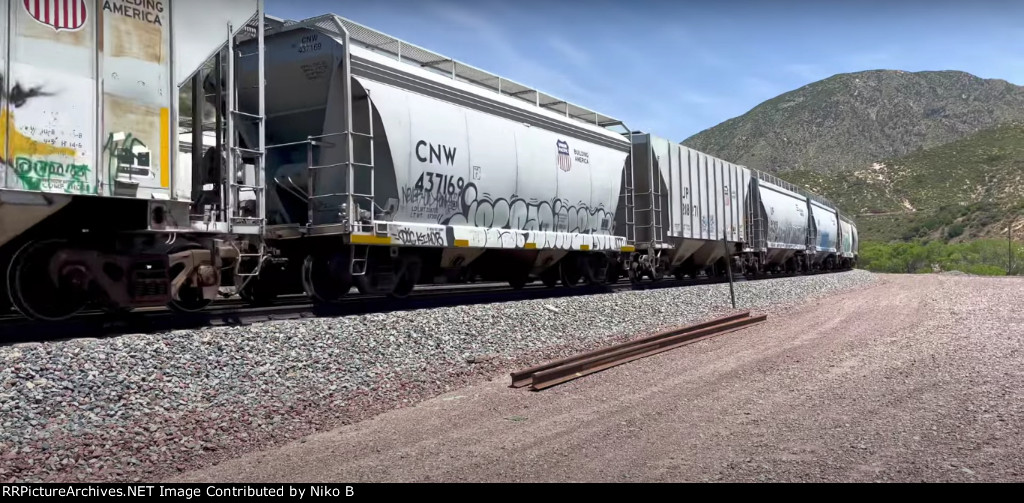 CNW 437169